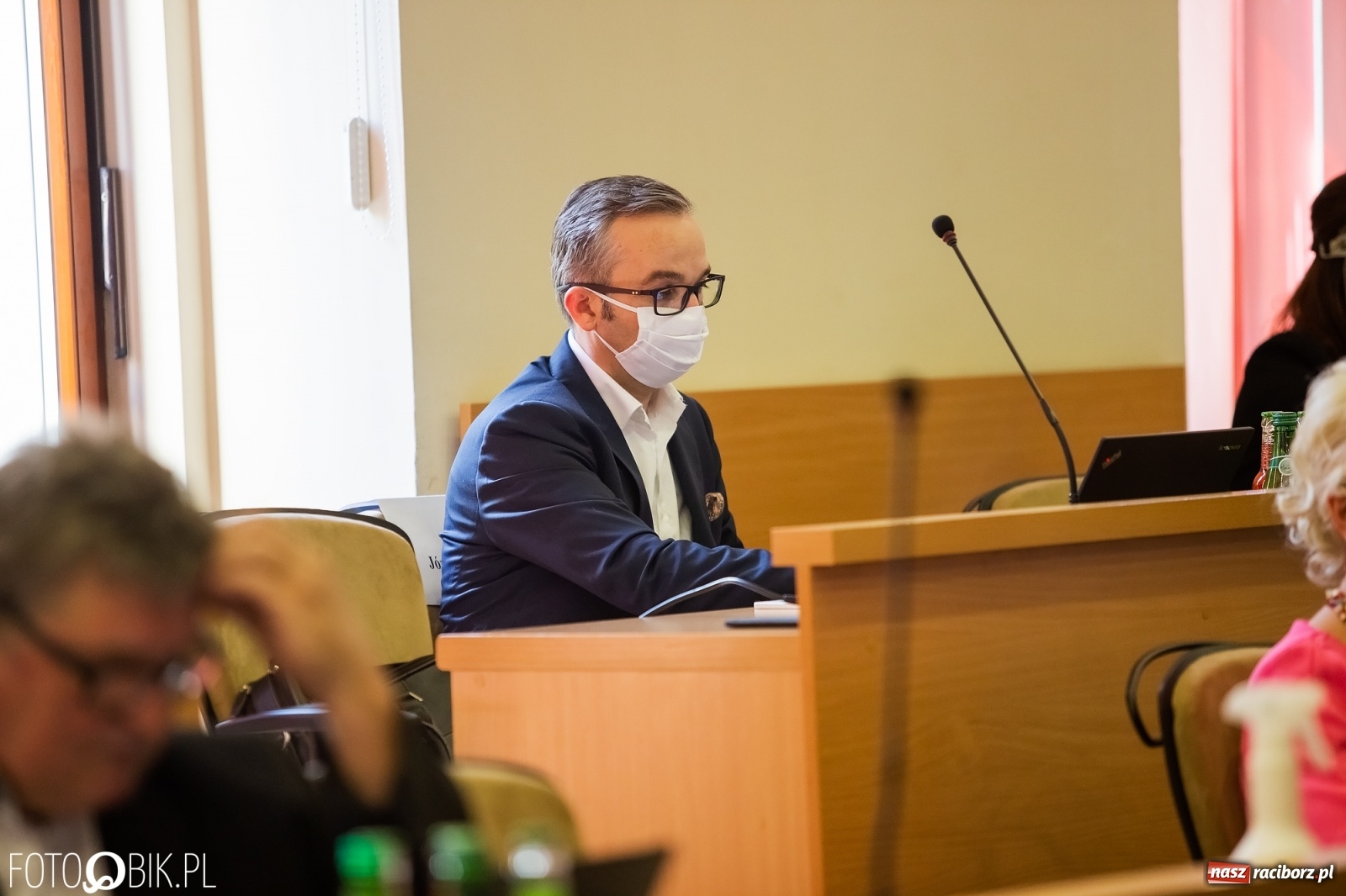 Zdjęcie w galerii na portalu naszraciborz.pl: Ławy radnych przerzedzone. Niespodziewanie sprawdzono obecność [lista wagarowiczów]  wiadomości z regionu