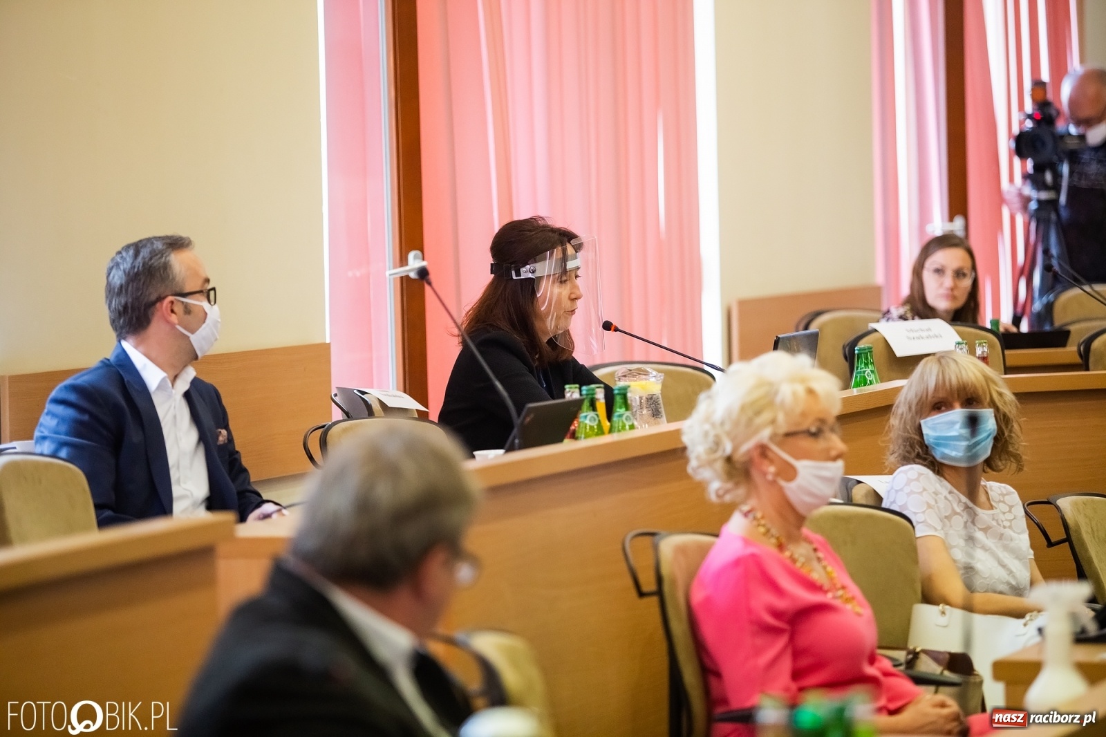 Zdjęcie w galerii na portalu naszraciborz.pl: Ławy radnych przerzedzone. Niespodziewanie sprawdzono obecność [lista wagarowiczów]  wiadomości z regionu