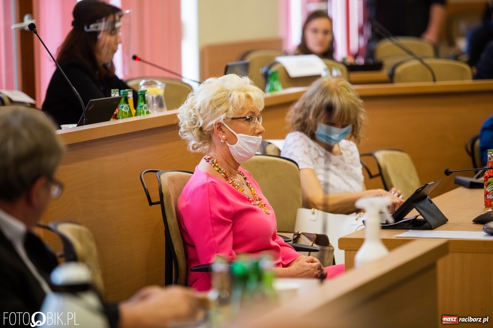 Zdjęcie w galerii na portalu naszraciborz.pl: Ławy radnych przerzedzone. Niespodziewanie sprawdzono obecność [lista wagarowiczów]  wiadomości z regionu