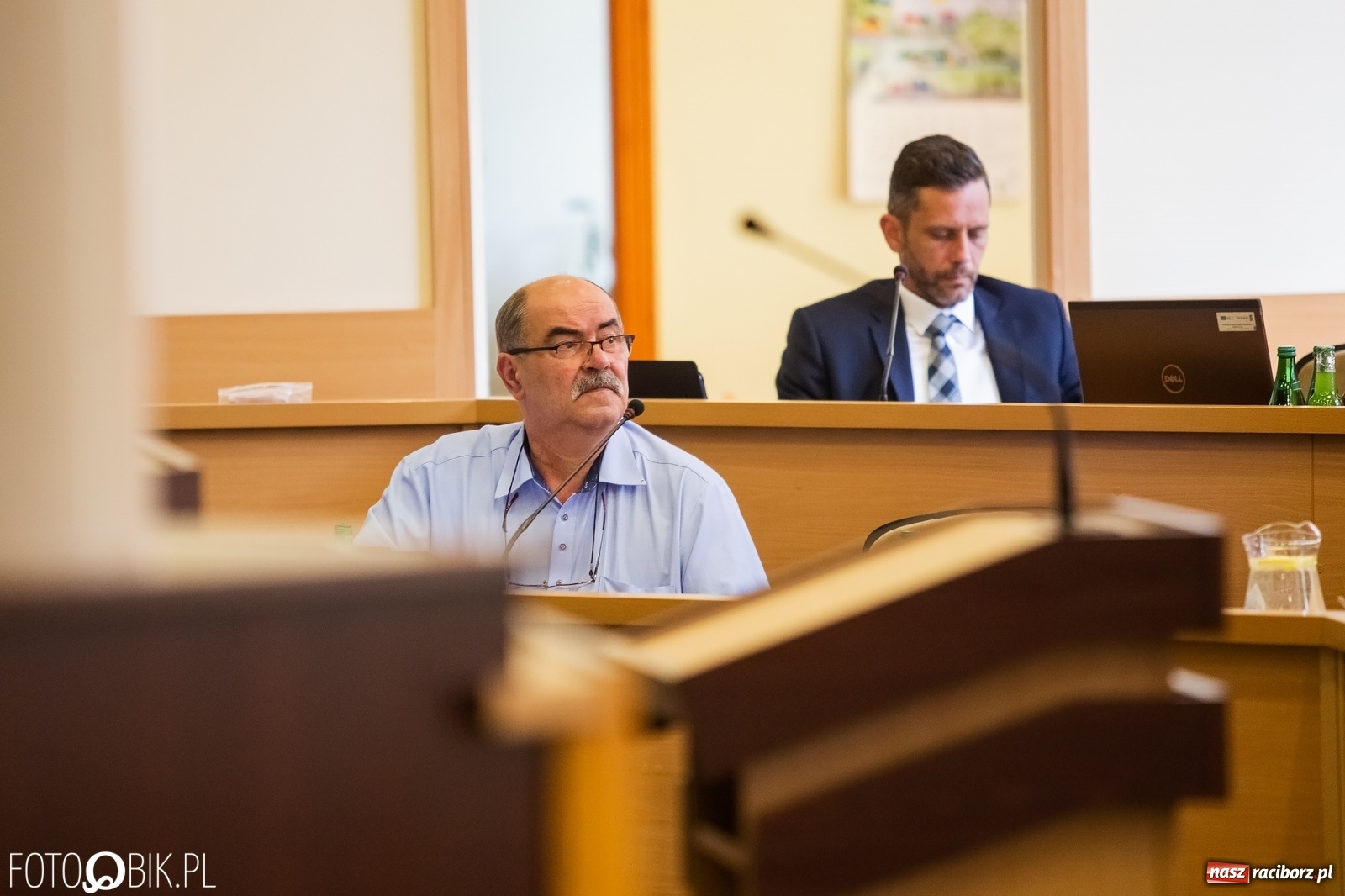 Zdjęcie w galerii na portalu naszraciborz.pl: Ławy radnych przerzedzone. Niespodziewanie sprawdzono obecność [lista wagarowiczów]  wiadomości z regionu