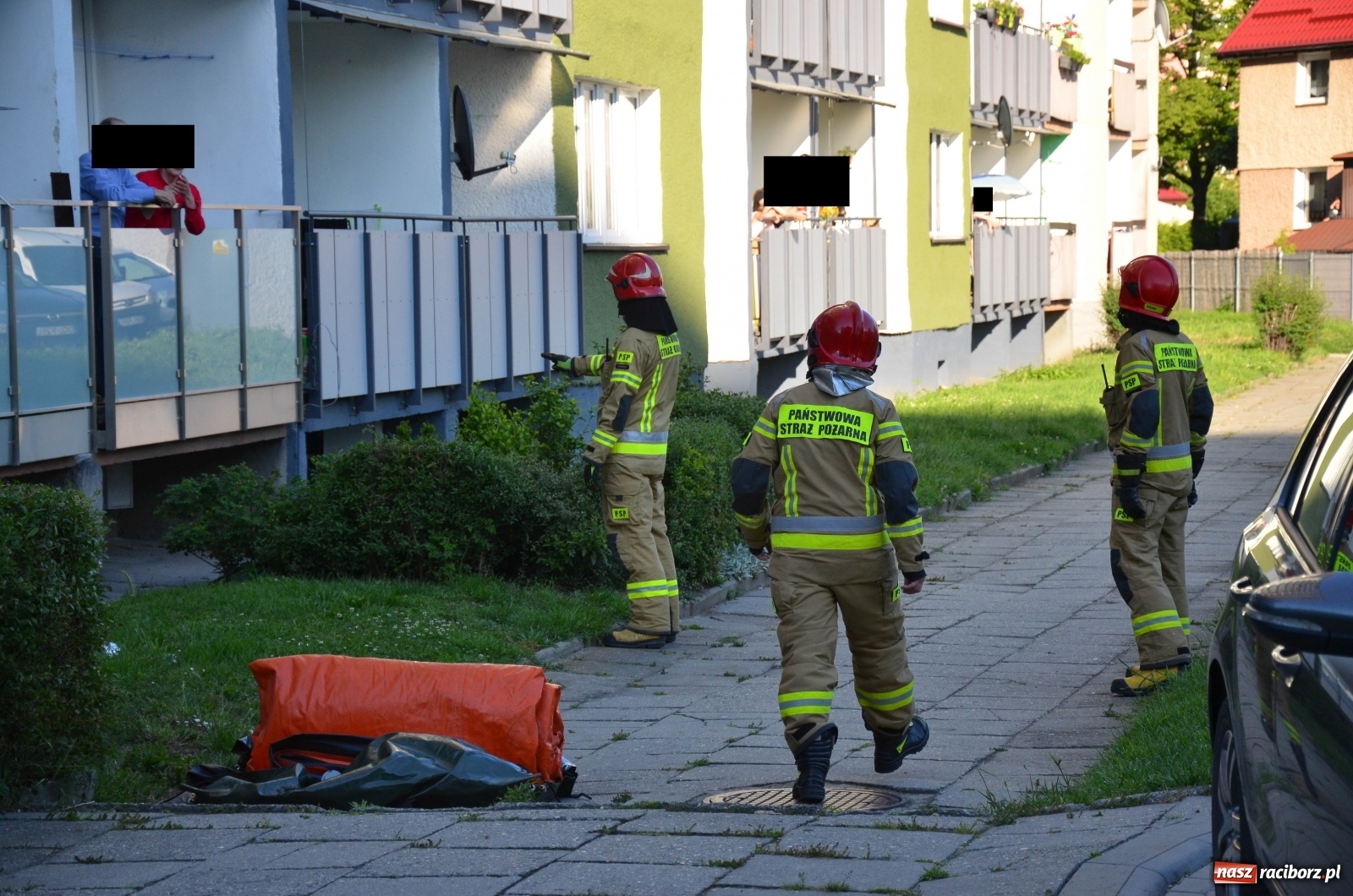 Zdjęcie w galerii na portalu naszraciborz.pl: Strażacy ze skokochronem wezwani na Katowicką [FOTO] wiadomości z regionu