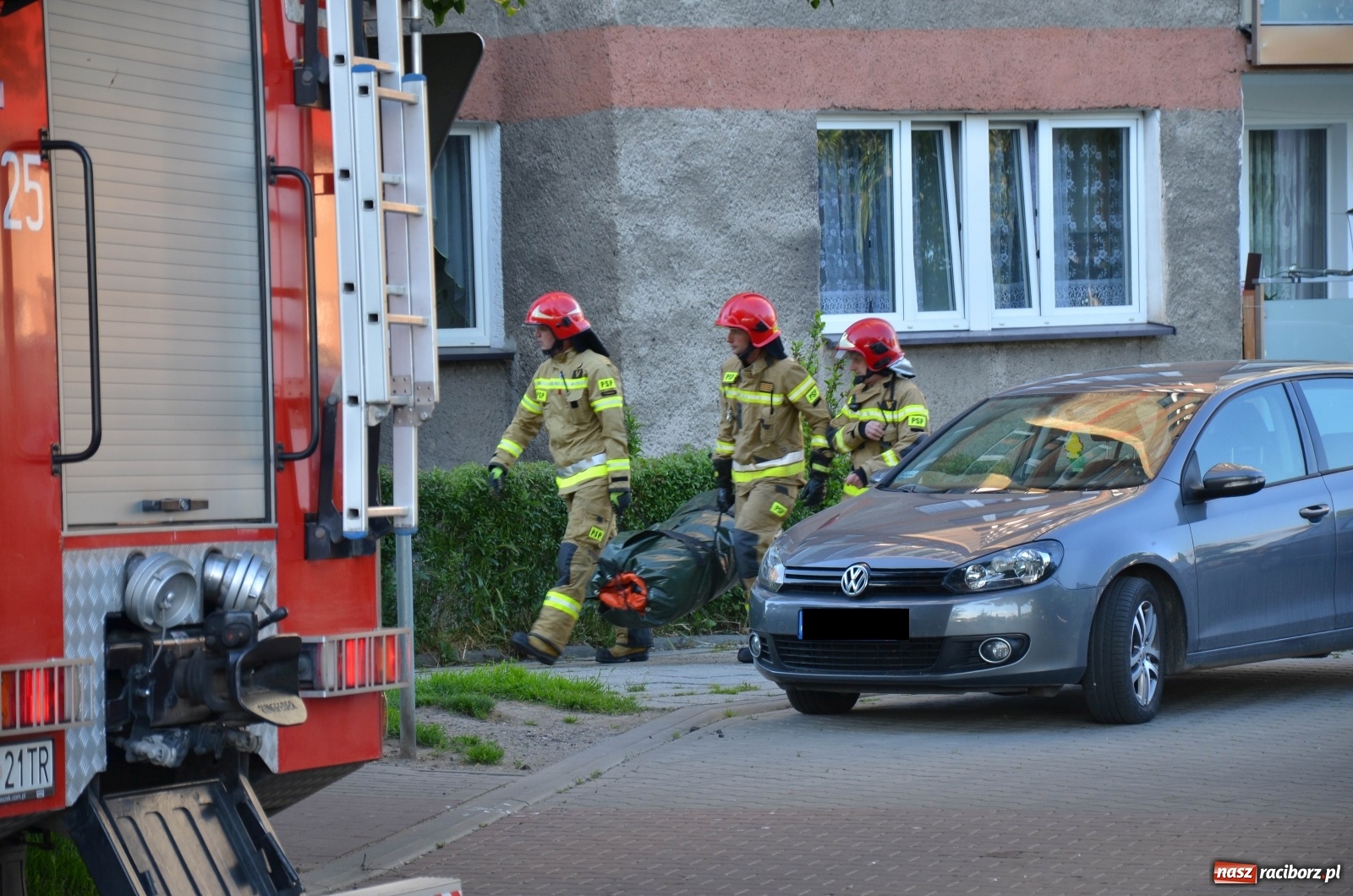 Zdjęcie w galerii na portalu naszraciborz.pl: Strażacy ze skokochronem wezwani na Katowicką [FOTO] wiadomości z regionu