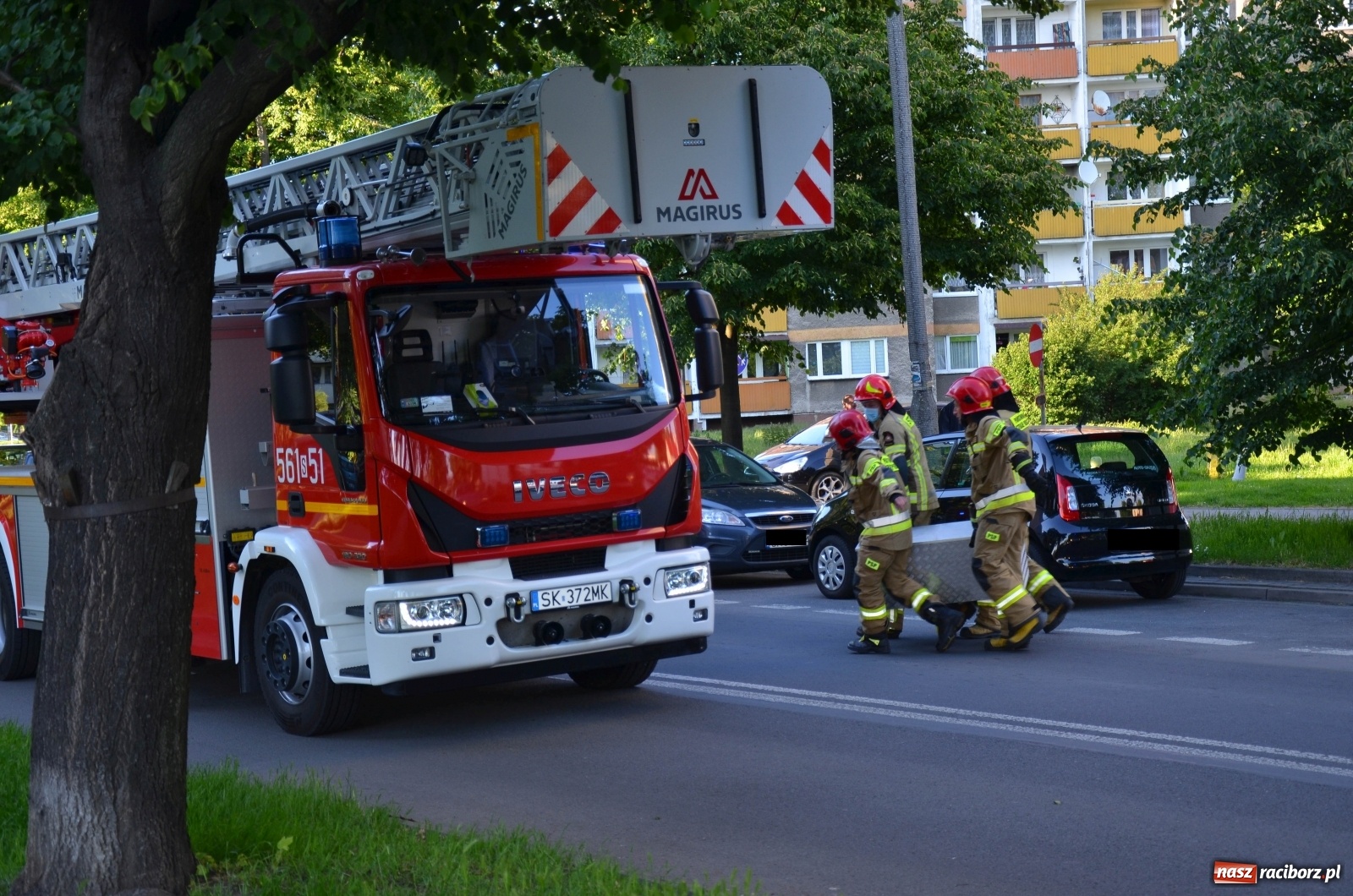 Zdjęcie w galerii na portalu naszraciborz.pl: Strażacy ze skokochronem wezwani na Katowicką [FOTO] wiadomości z regionu
