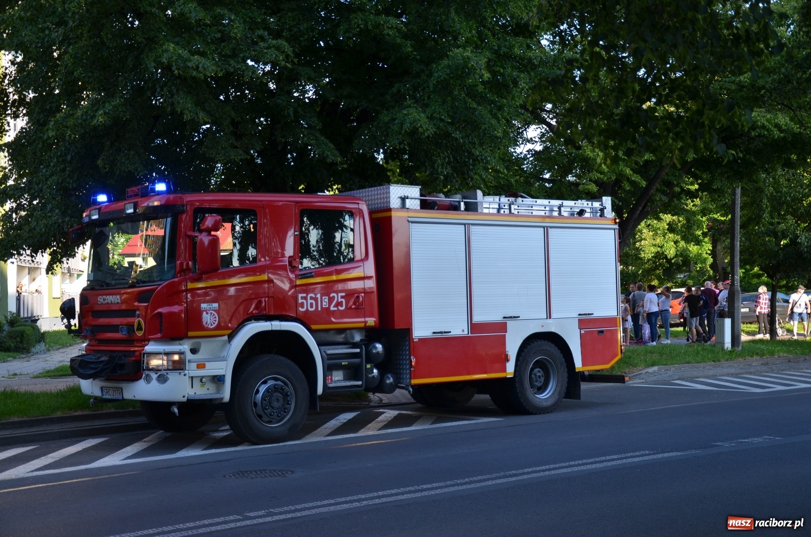 Zdjęcie w galerii na portalu naszraciborz.pl: Strażacy ze skokochronem wezwani na Katowicką [FOTO] wiadomości z regionu