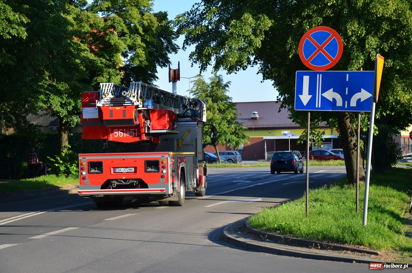 Zdjęcie w galerii na portalu naszraciborz.pl: Strażacy ze skokochronem wezwani na Katowicką [FOTO] wiadomości z regionu