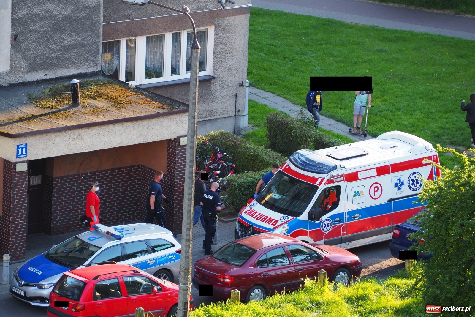 Zdjęcie w galerii na portalu naszraciborz.pl: Strażacy ze skokochronem wezwani na Katowicką [FOTO] wiadomości z regionu