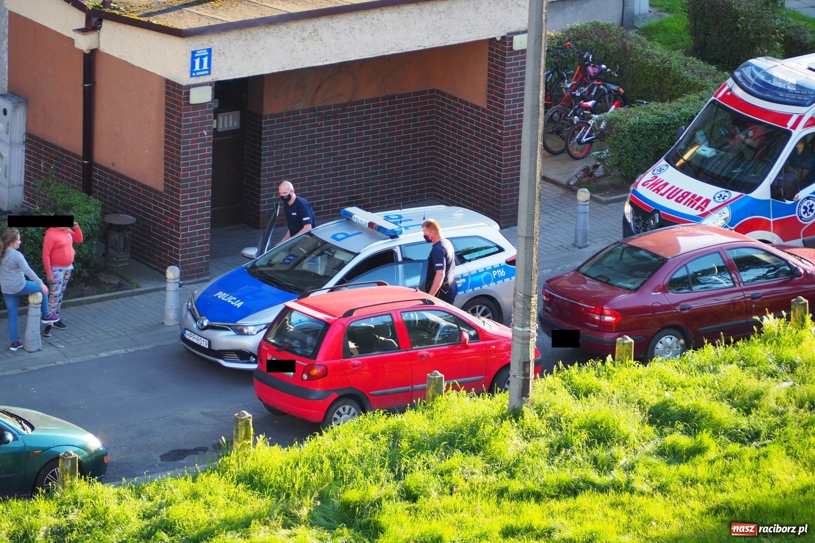 Zdjęcie w galerii na portalu naszraciborz.pl: Strażacy ze skokochronem wezwani na Katowicką [FOTO] wiadomości z regionu