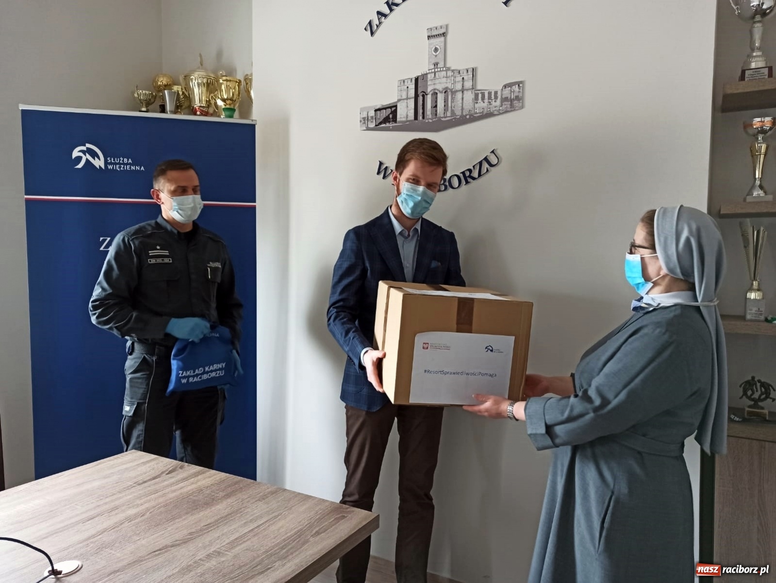 Zdjęcie w galerii na portalu naszraciborz.pl: DPS z Raciborza i Rybnika z maseczkami od Służby Więziennej wiadomości z regionu