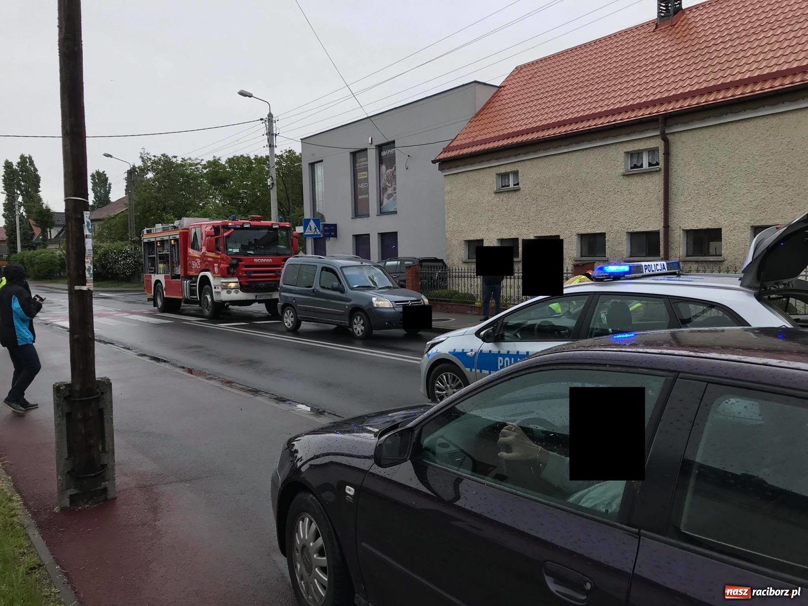 Zdjęcie w galerii na portalu naszraciborz.pl: Potrącenie rowerzysty na Mariańskiej. 57-latek wjechał wprost pod samochód [FOTO] wiadomości z regionu