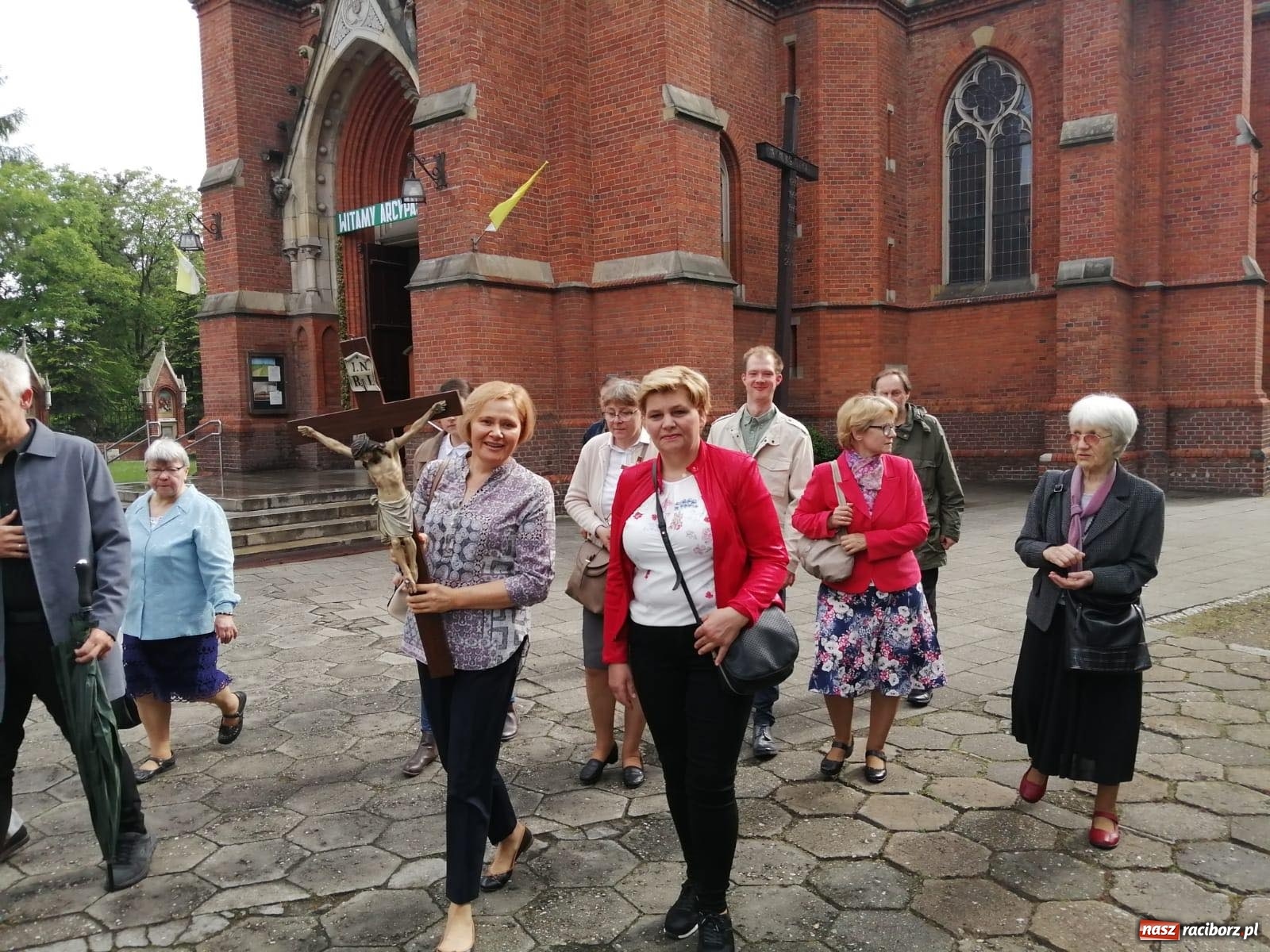 Zdjęcie w galerii na portalu naszraciborz.pl: Ostróg dochował tradycji. Wierni pielgrzymowali dziś do Matki Bożej Raciborskiej  wiadomości z regionu