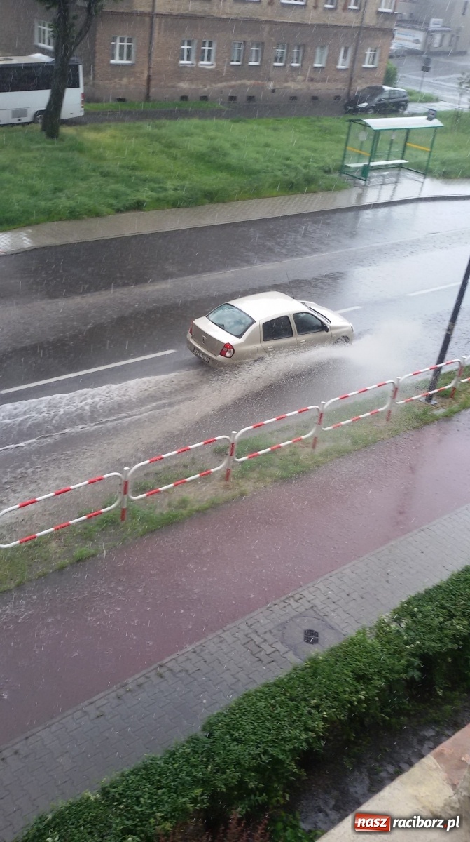 Zdjęcie w galerii na portalu naszraciborz.pl: Coś poszło nie tak! Ulica Kościuszki po deszczu tonie [FOTO i WIDEO]  wiadomości z regionu