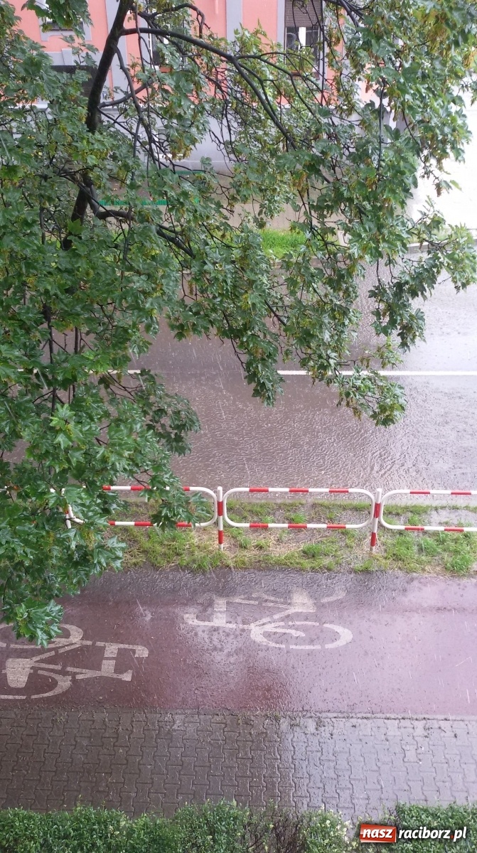 Zdjęcie w galerii na portalu naszraciborz.pl: Coś poszło nie tak! Ulica Kościuszki po deszczu tonie [FOTO i WIDEO]  wiadomości z regionu