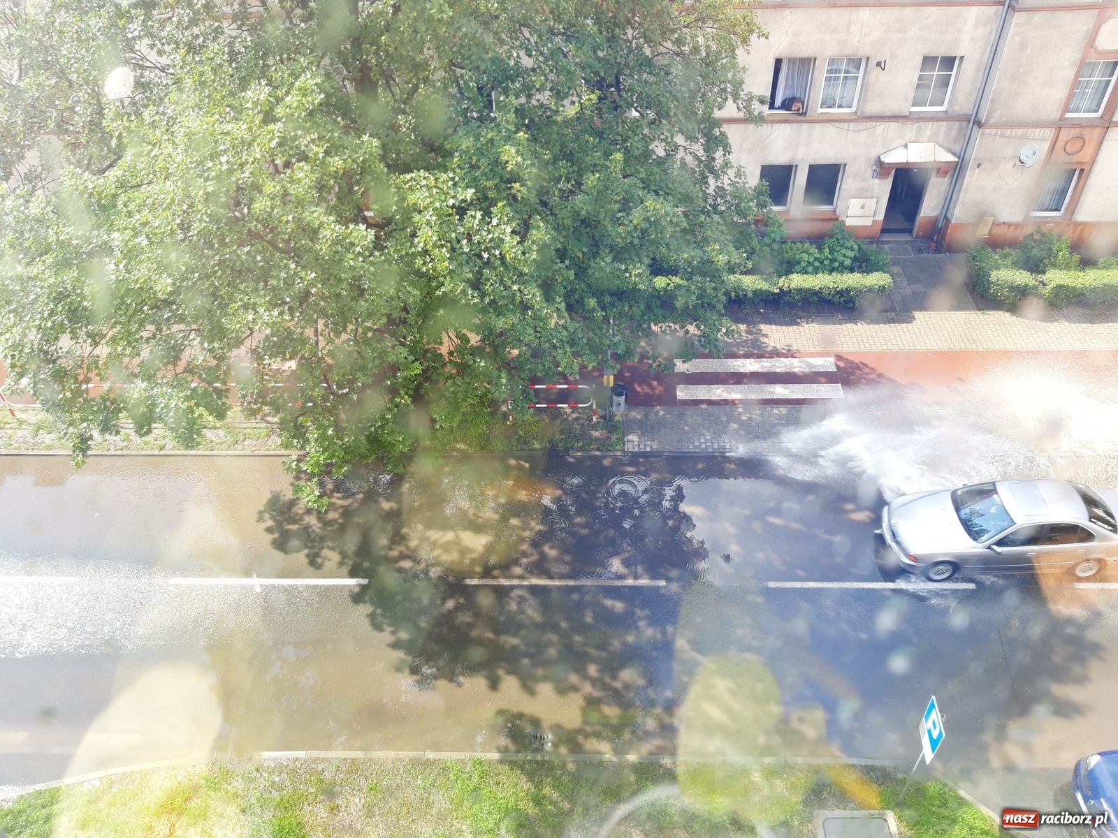 Zdjęcie w galerii na portalu naszraciborz.pl: Coś poszło nie tak! Ulica Kościuszki po deszczu tonie [FOTO i WIDEO]  wiadomości z regionu