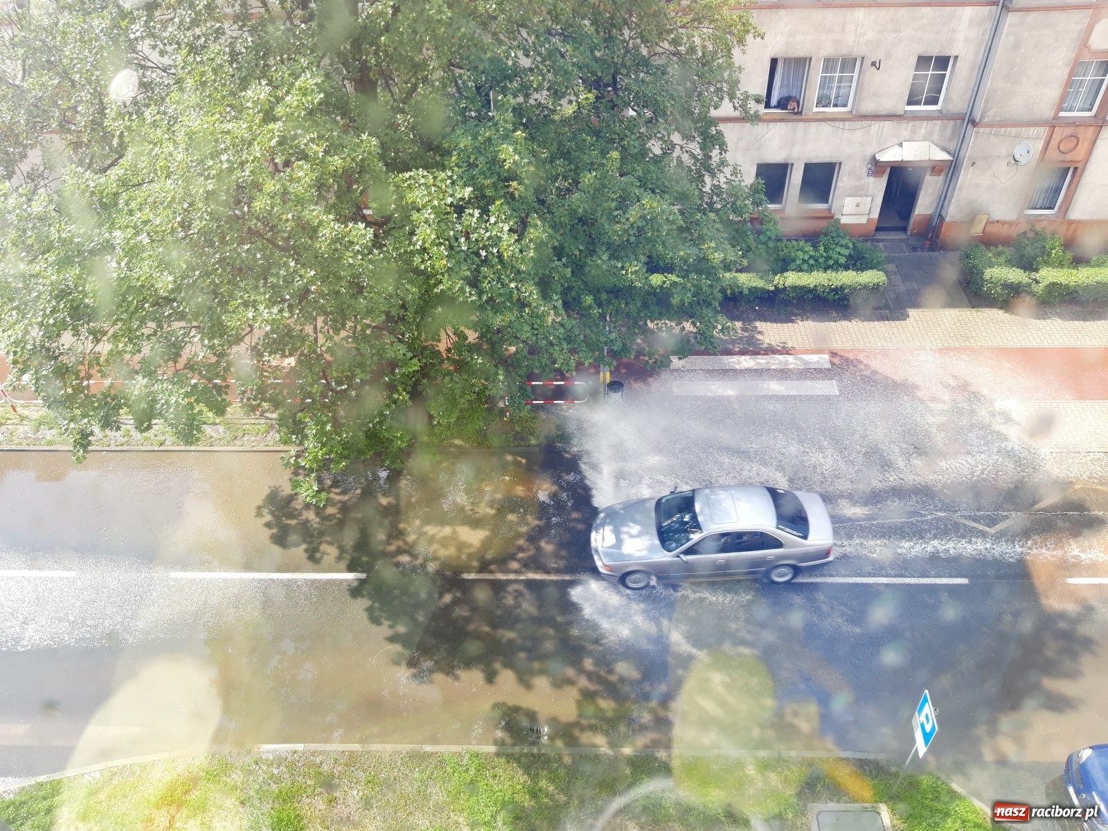 Zdjęcie w galerii na portalu naszraciborz.pl: Coś poszło nie tak! Ulica Kościuszki po deszczu tonie [FOTO i WIDEO]  wiadomości z regionu