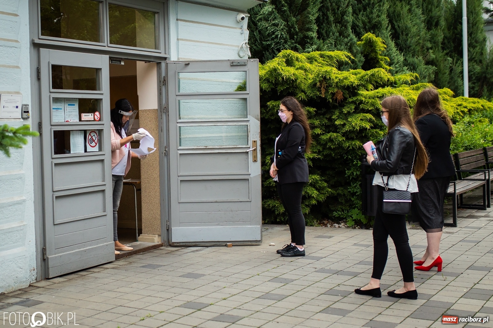 Zdjęcie w galerii na portalu naszraciborz.pl: Dziś ruszają matury. W raciborskich szkołach pełny reżim sanitarny  wiadomości z regionu