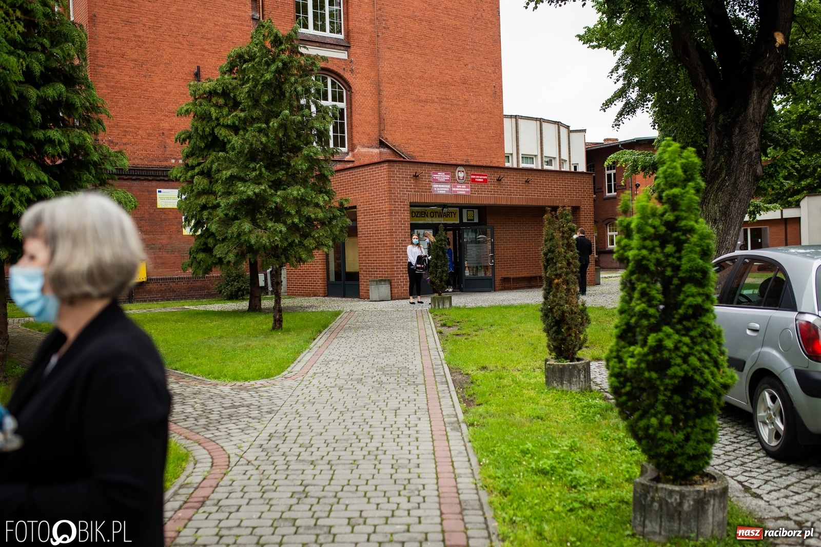 Zdjęcie w galerii na portalu naszraciborz.pl: Dziś ruszają matury. W raciborskich szkołach pełny reżim sanitarny  wiadomości z regionu