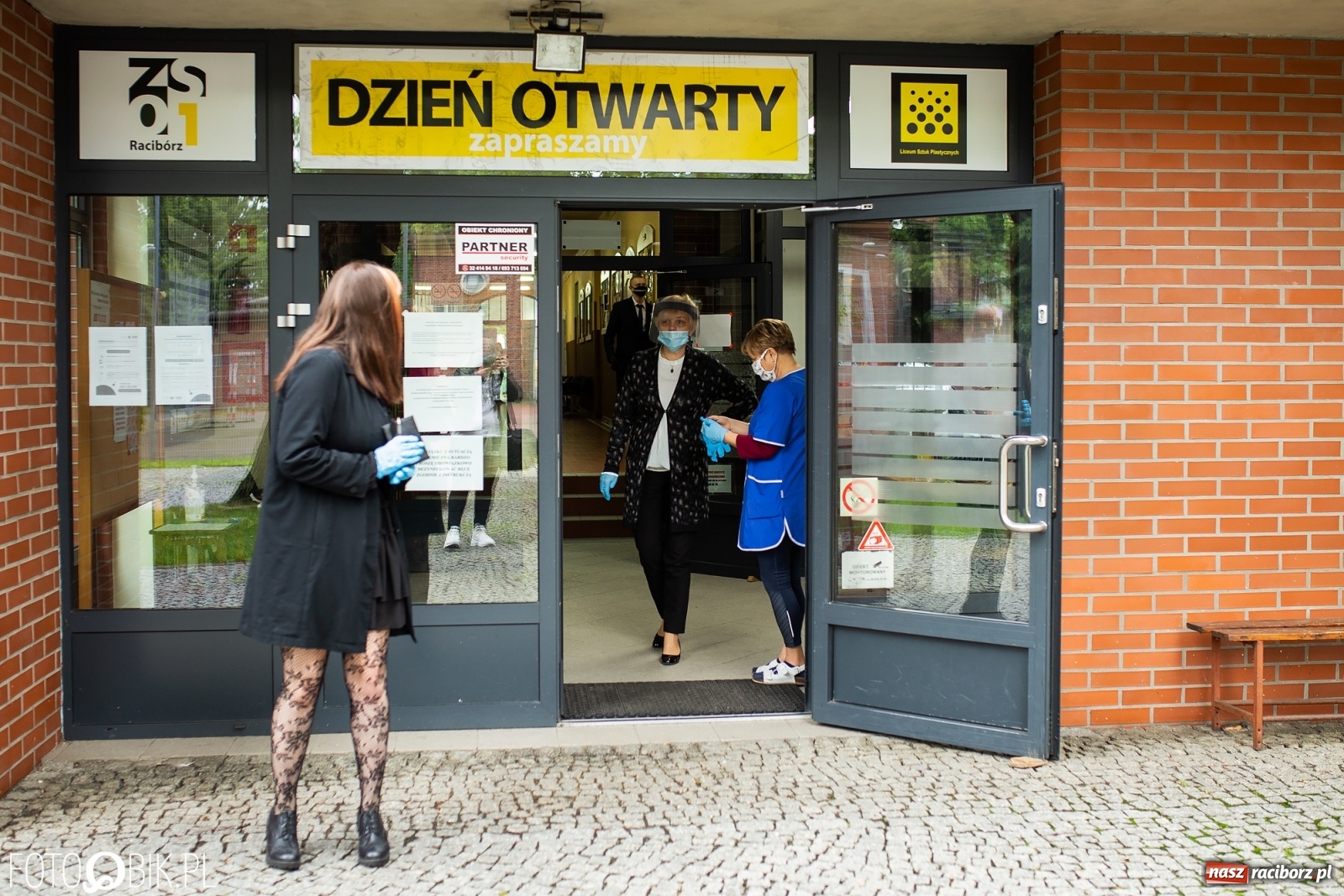 Zdjęcie w galerii na portalu naszraciborz.pl: Dziś ruszają matury. W raciborskich szkołach pełny reżim sanitarny  wiadomości z regionu