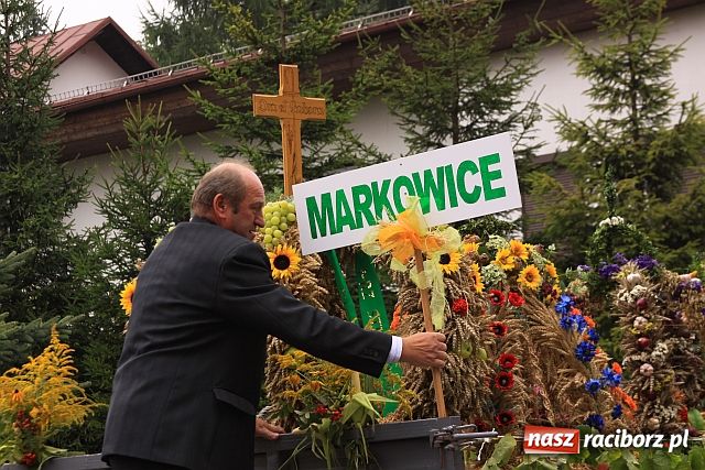 Zdjęcie w galerii na portalu naszraciborz.pl: Dożynkowe cukierki od strażaków wiadomości z regionu