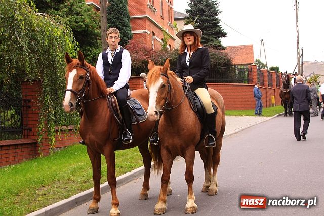Zdjęcie w galerii na portalu naszraciborz.pl: Dożynkowe cukierki od strażaków wiadomości z regionu