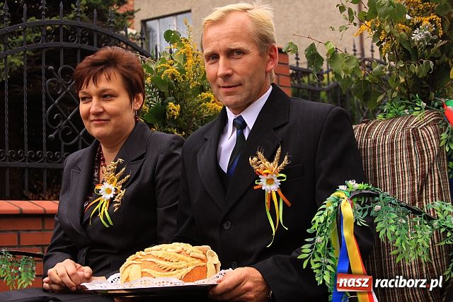 Zdjęcie w galerii na portalu naszraciborz.pl: Dożynkowe cukierki od strażaków wiadomości z regionu