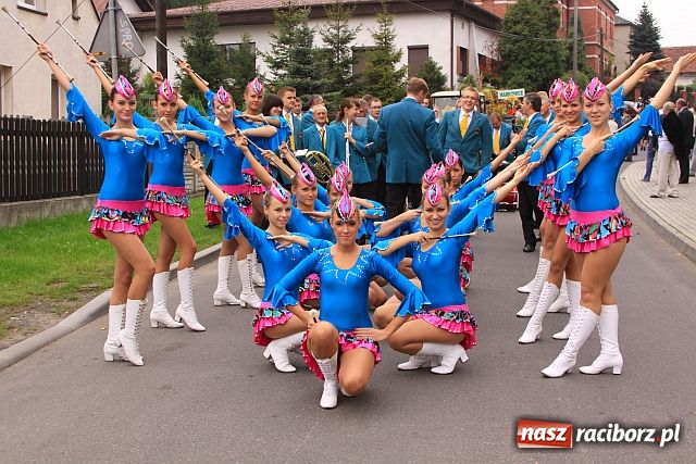 Zdjęcie w galerii na portalu naszraciborz.pl: Dożynkowe cukierki od strażaków wiadomości z regionu