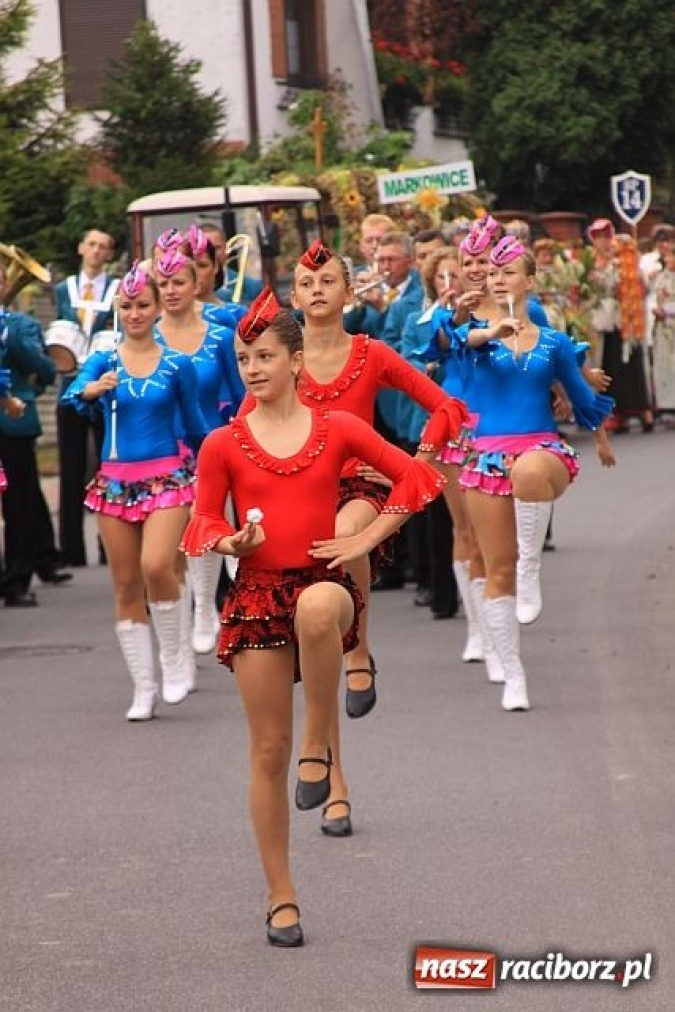 Zdjęcie w galerii na portalu naszraciborz.pl: Dożynkowe cukierki od strażaków wiadomości z regionu
