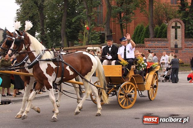 Zdjęcie w galerii na portalu naszraciborz.pl: Dożynkowe cukierki od strażaków wiadomości z regionu