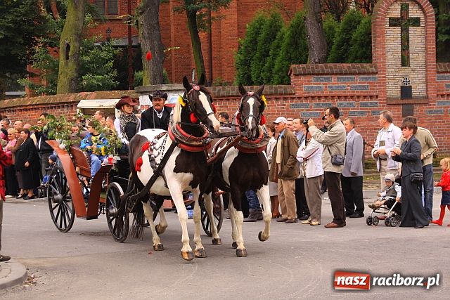 Zdjęcie w galerii na portalu naszraciborz.pl: Dożynkowe cukierki od strażaków wiadomości z regionu