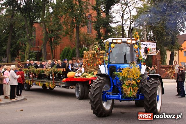Zdjęcie w galerii na portalu naszraciborz.pl: Dożynkowe cukierki od strażaków wiadomości z regionu