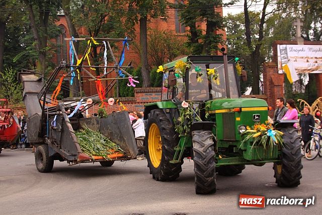 Zdjęcie w galerii na portalu naszraciborz.pl: Dożynkowe cukierki od strażaków wiadomości z regionu
