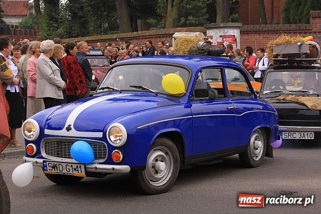 Zdjęcie w galerii na portalu naszraciborz.pl: Dożynkowe cukierki od strażaków wiadomości z regionu