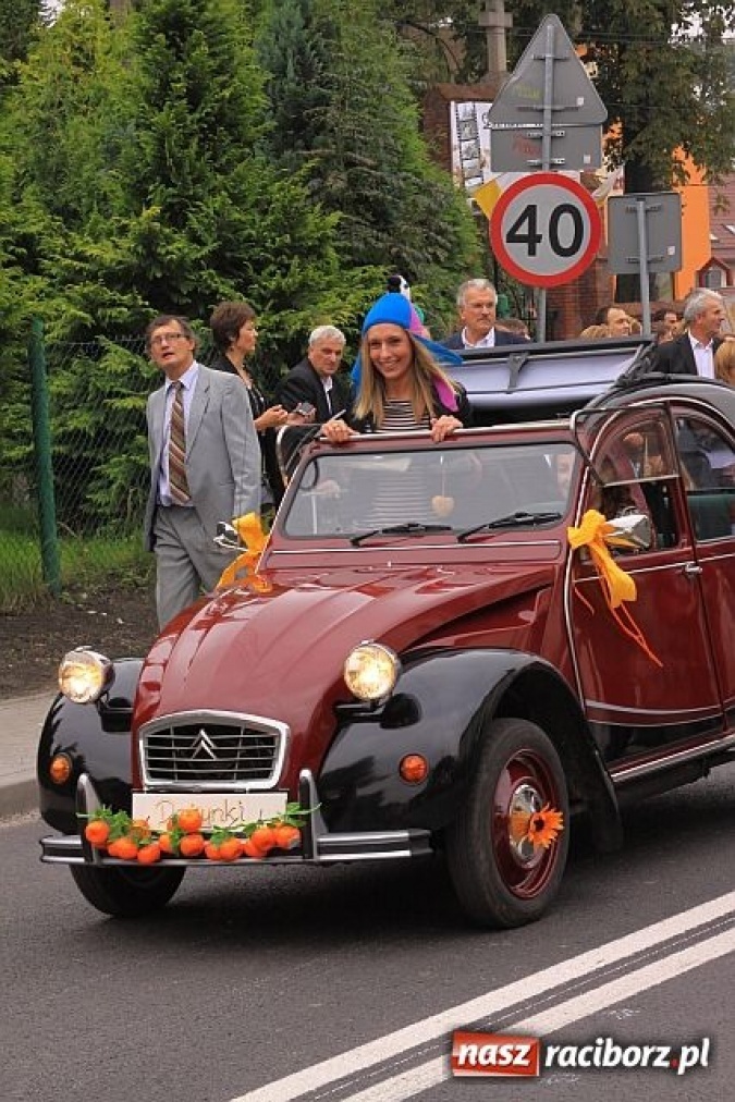 Zdjęcie w galerii na portalu naszraciborz.pl: Dożynkowe cukierki od strażaków wiadomości z regionu