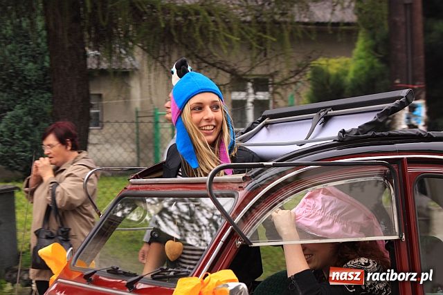 Zdjęcie w galerii na portalu naszraciborz.pl: Dożynkowe cukierki od strażaków wiadomości z regionu