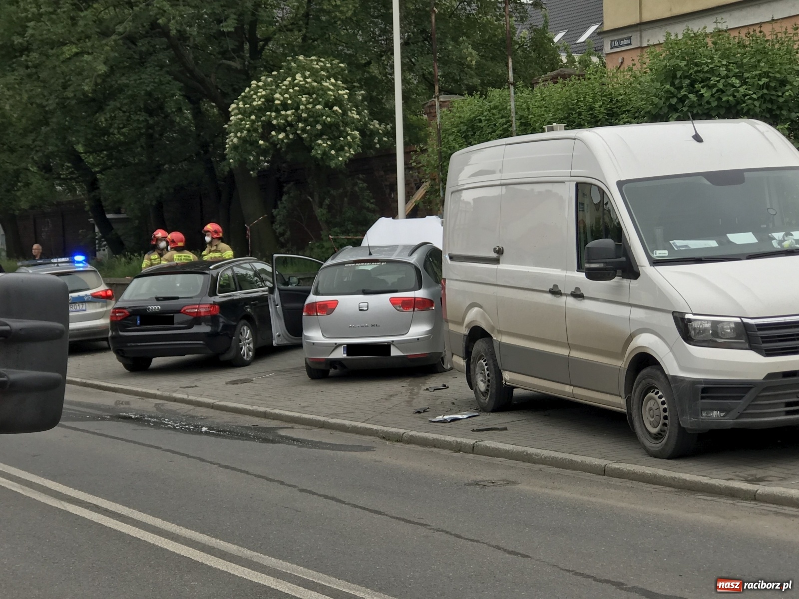 Zdjęcie w galerii na portalu naszraciborz.pl: Zdarzenie drogowe na Londzina [FOTO]  wiadomości z regionu