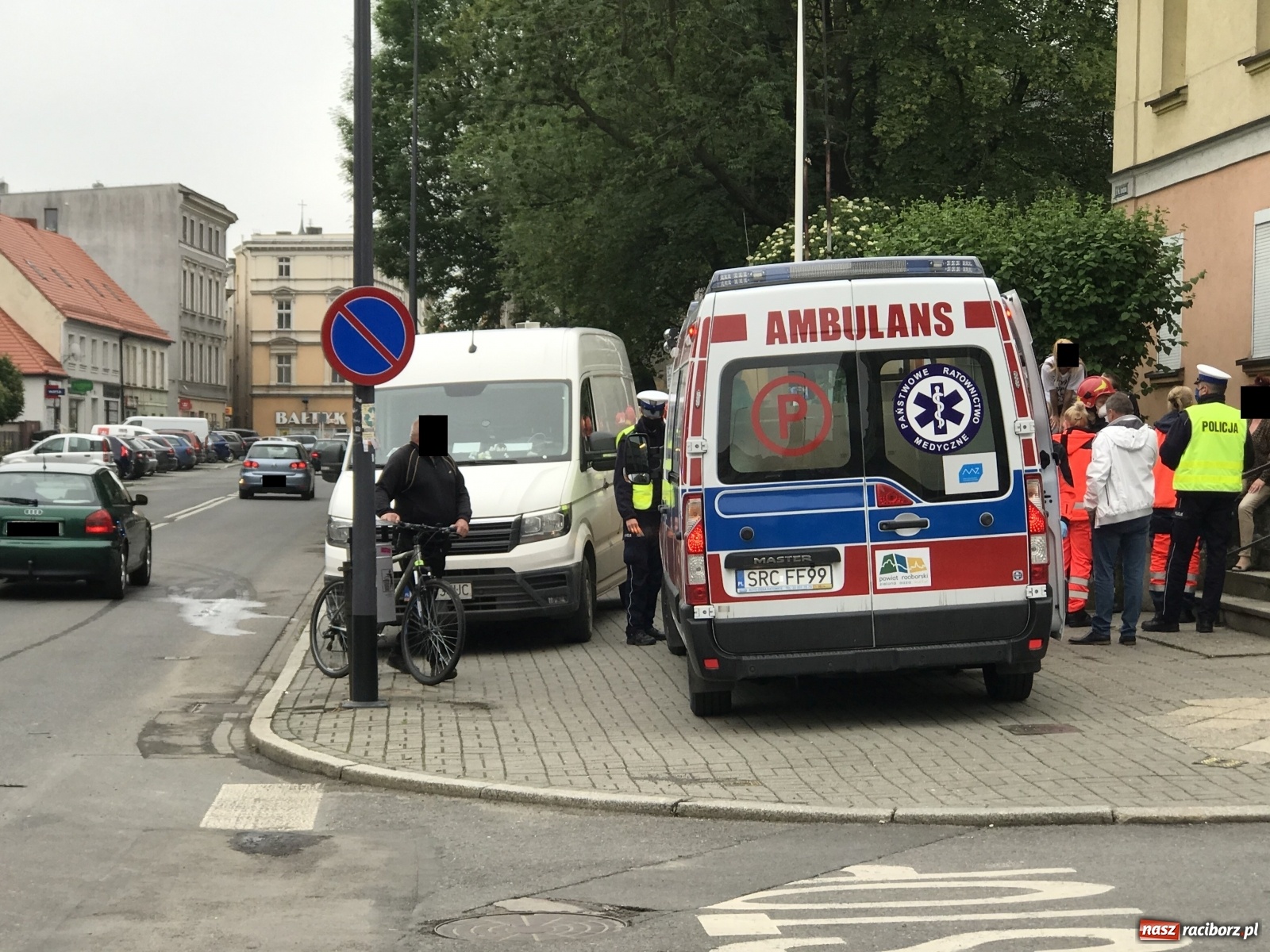 Zdjęcie w galerii na portalu naszraciborz.pl: Zdarzenie drogowe na Londzina [FOTO]  wiadomości z regionu