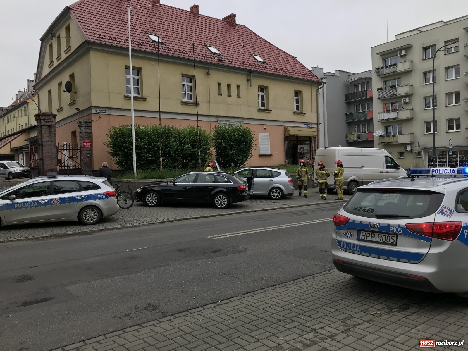 Zdjęcie w galerii na portalu naszraciborz.pl: Zdarzenie drogowe na Londzina [FOTO]  wiadomości z regionu