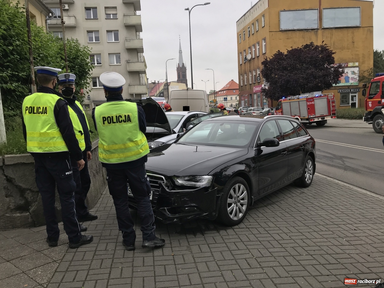 Zdjęcie w galerii na portalu naszraciborz.pl: Zdarzenie drogowe na Londzina [FOTO]  wiadomości z regionu