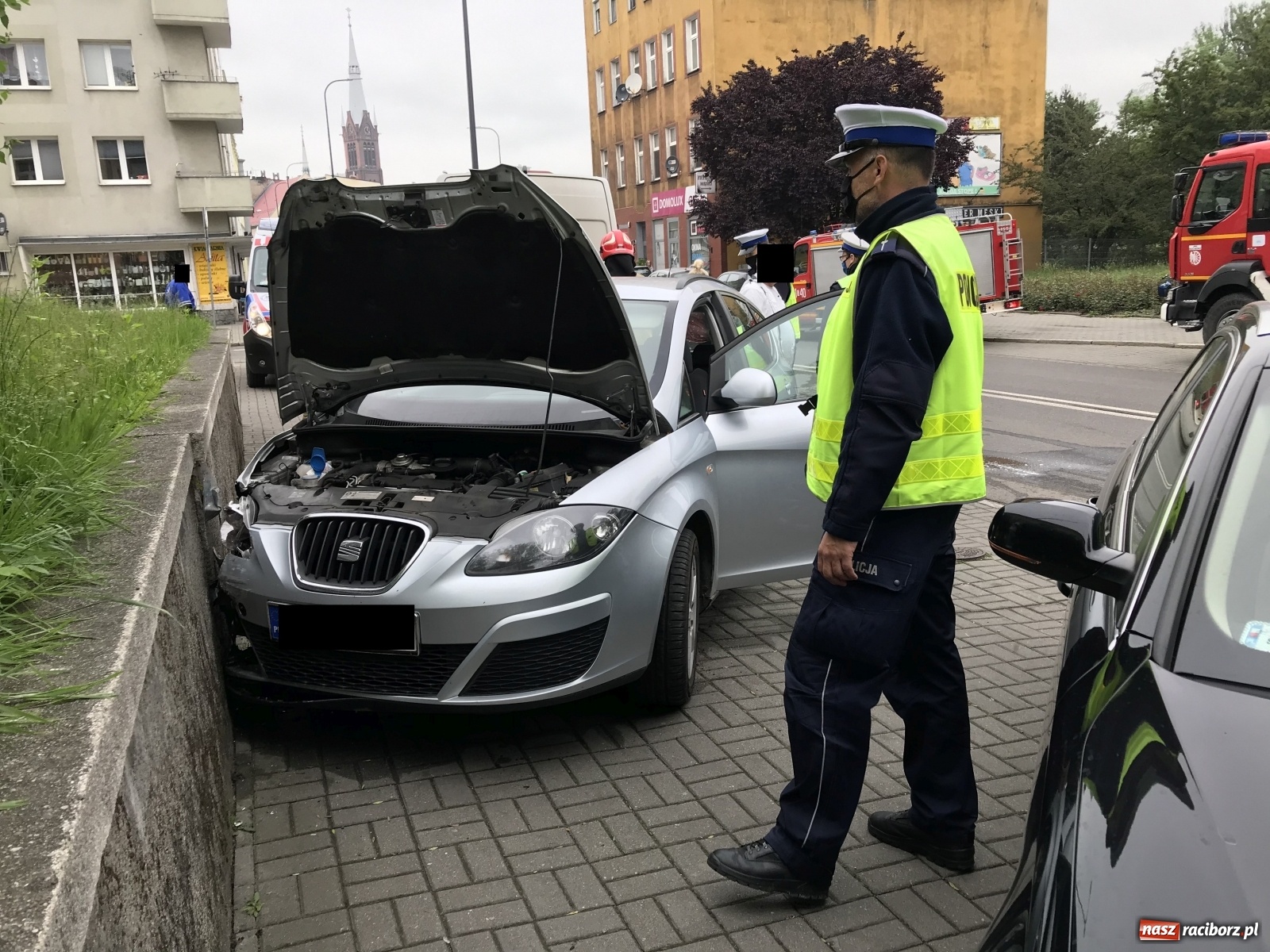 Zdjęcie w galerii na portalu naszraciborz.pl: Zdarzenie drogowe na Londzina [FOTO]  wiadomości z regionu