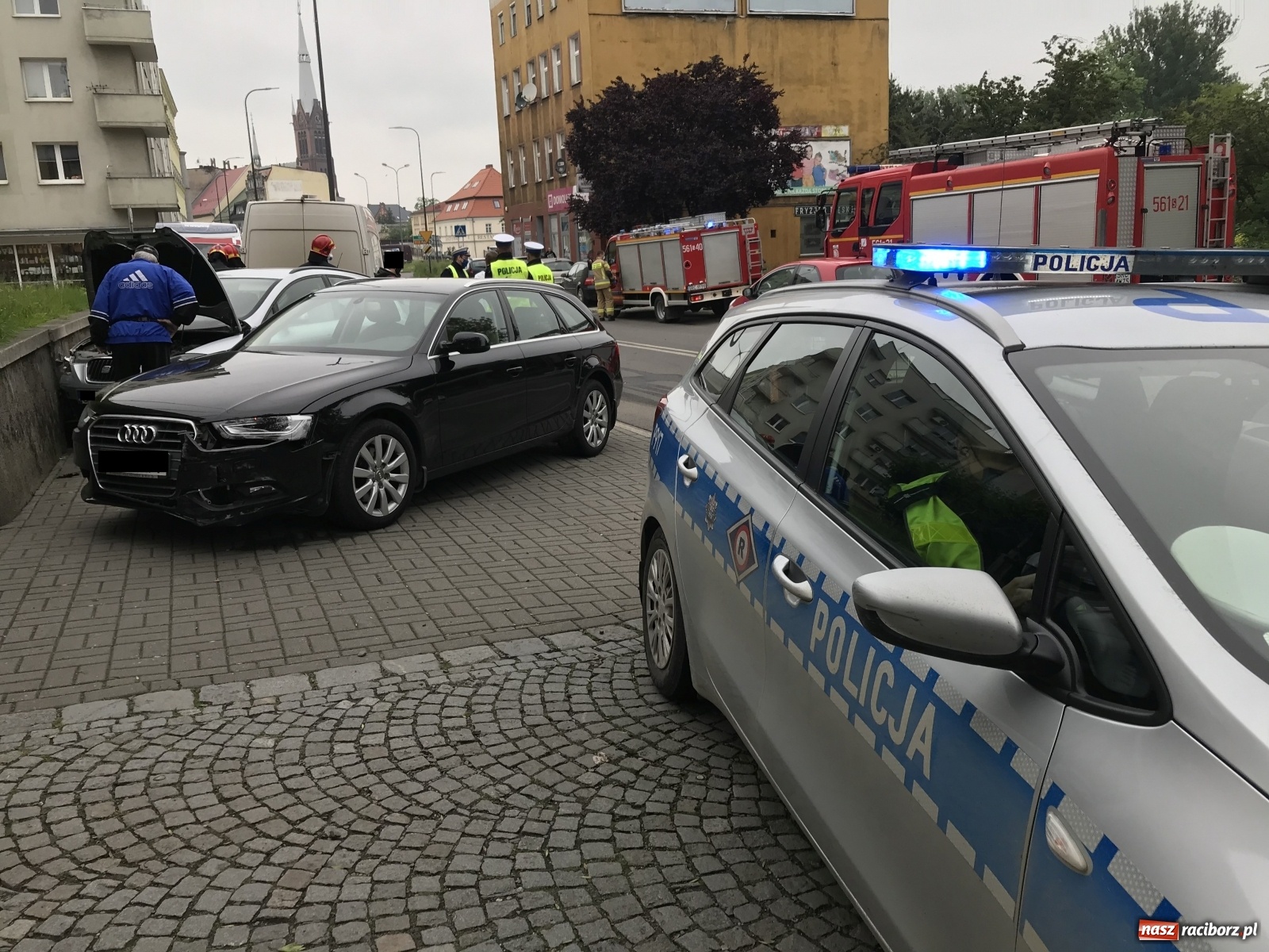 Zdjęcie w galerii na portalu naszraciborz.pl: Zdarzenie drogowe na Londzina [FOTO]  wiadomości z regionu