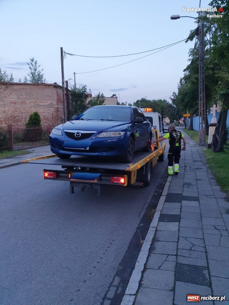 Zdjęcie w galerii na portalu naszraciborz.pl: Jeden pijany, drugi zielony. Wpadka kierowcy mazdy i motocyklisty wiadomości z regionu