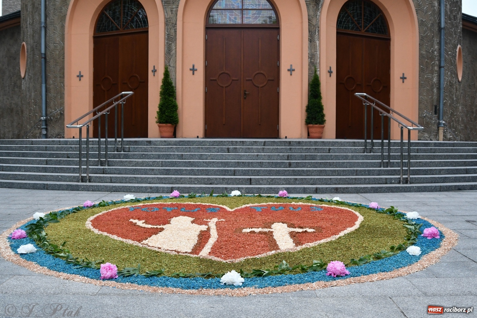 Zdjęcie w galerii na portalu naszraciborz.pl: Raciborskie Boże Ciało 2020 [FOTO] wiadomości z regionu