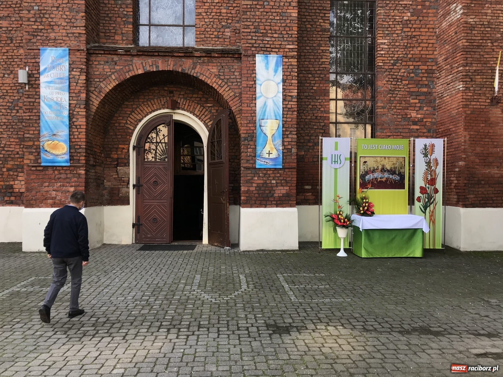 Zdjęcie w galerii na portalu naszraciborz.pl: Raciborskie Boże Ciało 2020 [FOTO] wiadomości z regionu
