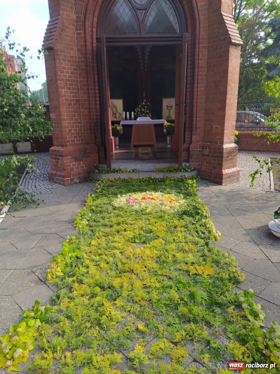 Zdjęcie w galerii na portalu naszraciborz.pl: Raciborskie Boże Ciało 2020 [FOTO] wiadomości z regionu