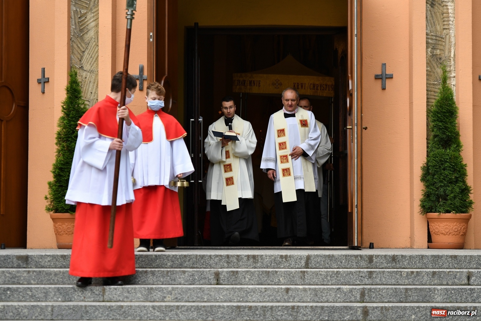 Zdjęcie w galerii na portalu naszraciborz.pl: Tak dziś przeżywano Boże Ciało w parafii Najświętszego Serca Pana Jezusa [FOTO i WIDEO]  wiadomości z regionu