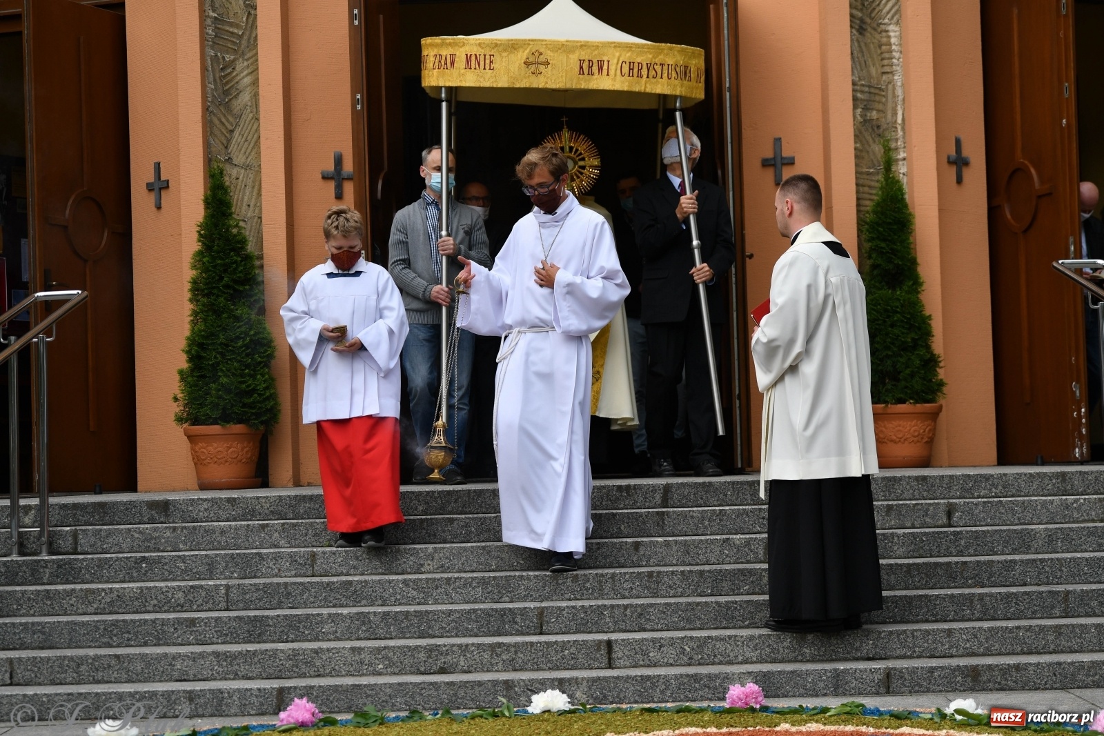 Zdjęcie w galerii na portalu naszraciborz.pl: Tak dziś przeżywano Boże Ciało w parafii Najświętszego Serca Pana Jezusa [FOTO i WIDEO]  wiadomości z regionu