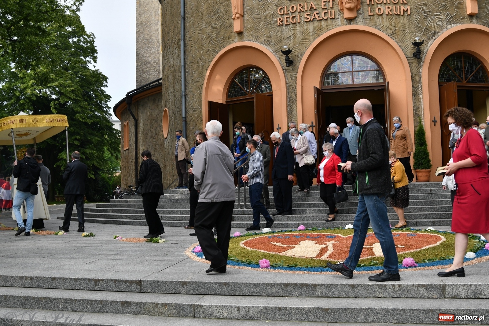 Zdjęcie w galerii na portalu naszraciborz.pl: Tak dziś przeżywano Boże Ciało w parafii Najświętszego Serca Pana Jezusa [FOTO i WIDEO]  wiadomości z regionu