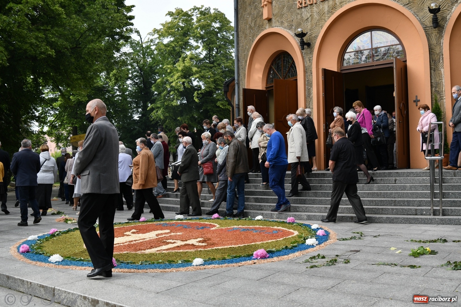 Zdjęcie w galerii na portalu naszraciborz.pl: Tak dziś przeżywano Boże Ciało w parafii Najświętszego Serca Pana Jezusa [FOTO i WIDEO]  wiadomości z regionu