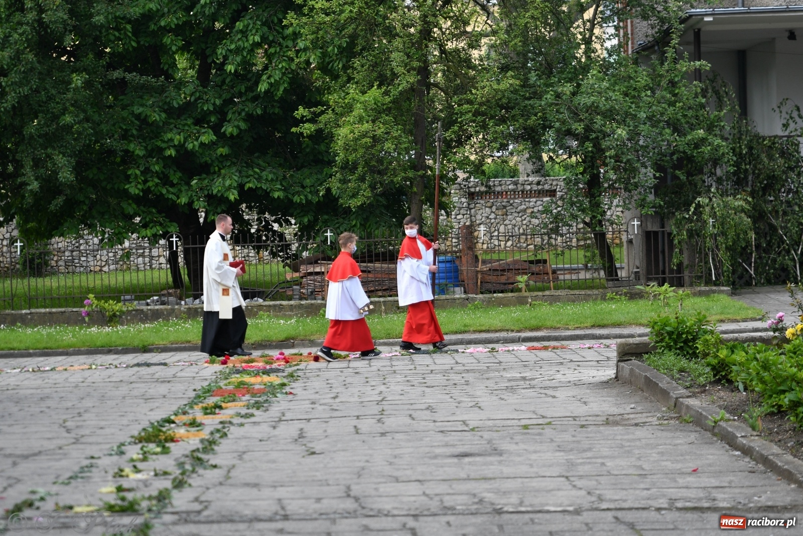 Zdjęcie w galerii na portalu naszraciborz.pl: Tak dziś przeżywano Boże Ciało w parafii Najświętszego Serca Pana Jezusa [FOTO i WIDEO]  wiadomości z regionu