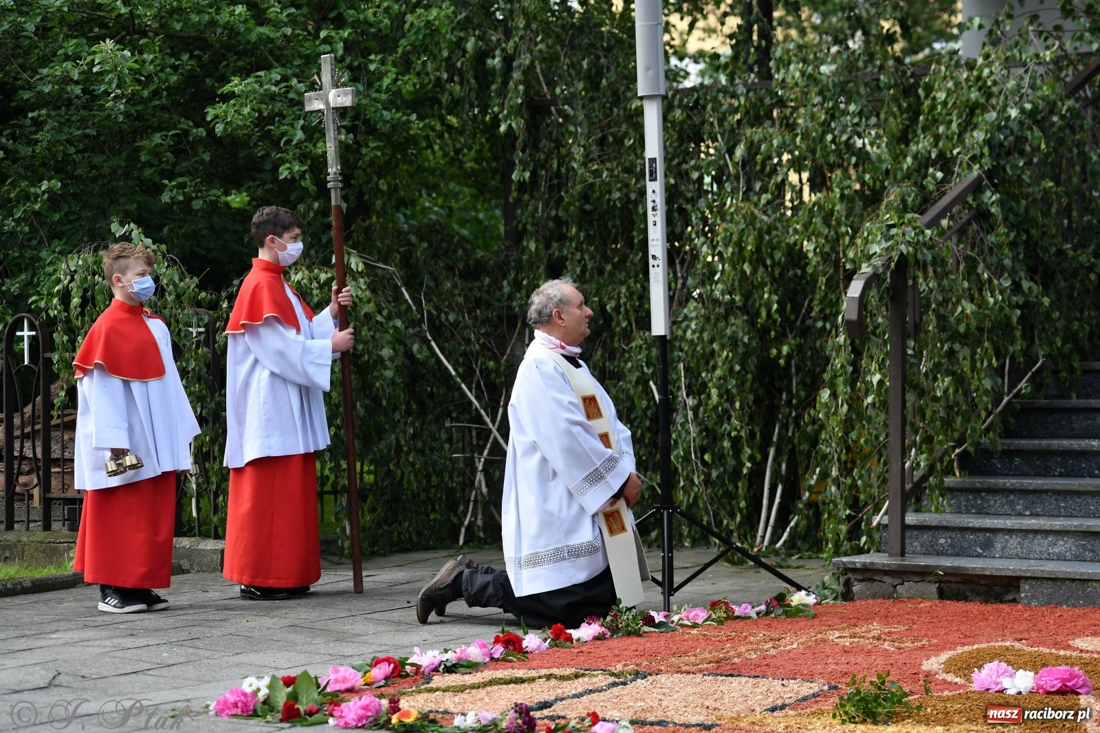 Zdjęcie w galerii na portalu naszraciborz.pl: Tak dziś przeżywano Boże Ciało w parafii Najświętszego Serca Pana Jezusa [FOTO i WIDEO]  wiadomości z regionu