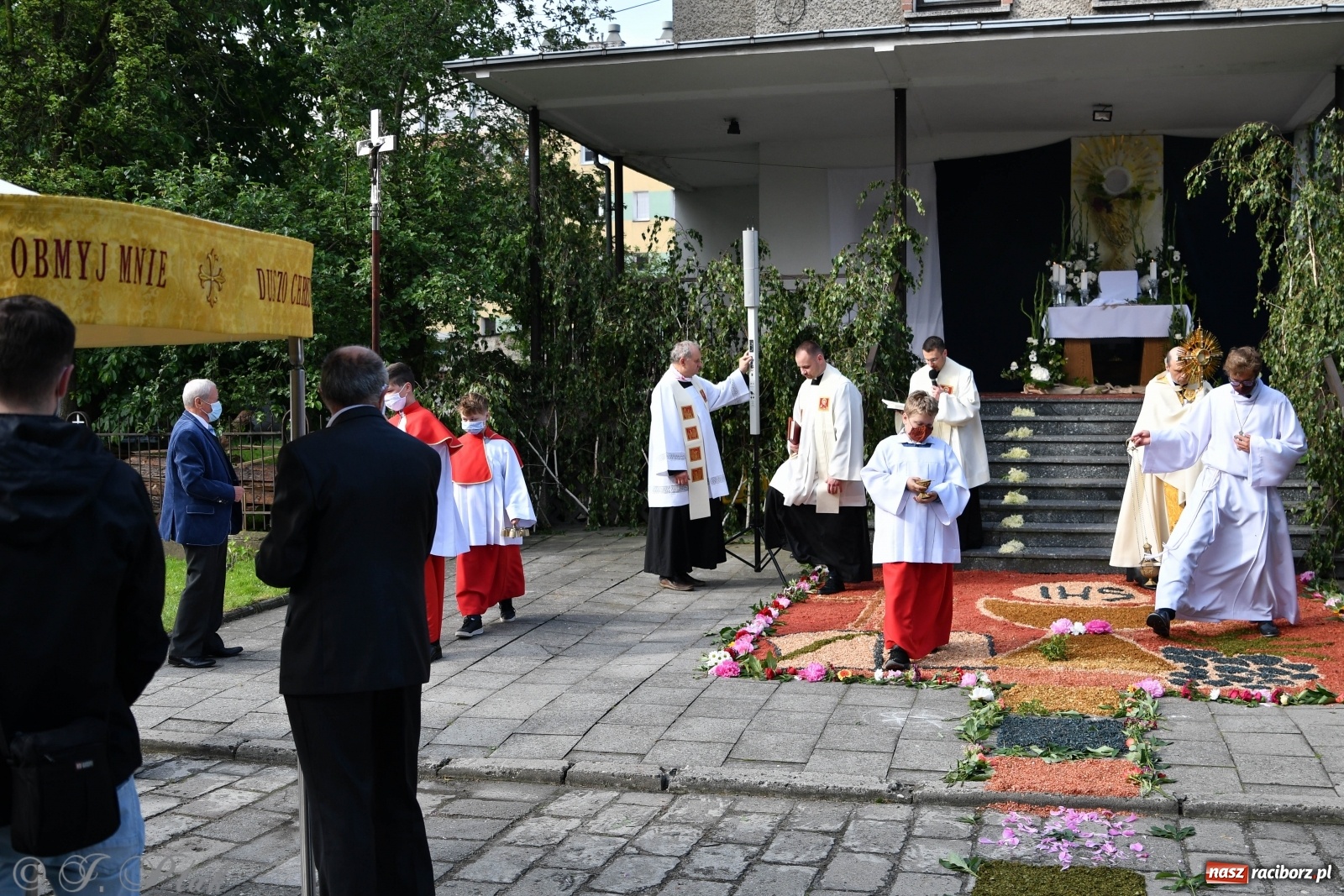 Zdjęcie w galerii na portalu naszraciborz.pl: Tak dziś przeżywano Boże Ciało w parafii Najświętszego Serca Pana Jezusa [FOTO i WIDEO]  wiadomości z regionu